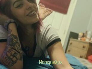 MoniqueXox